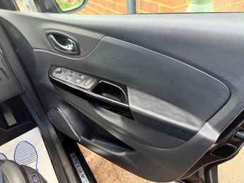 Renault Captur 1.2 TCe ENERGY Signature Nav Auto Euro 6 (s/s) 5dr