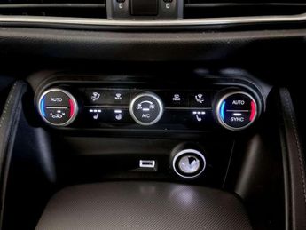 Alfa Romeo Stelvio 2.2 TD Veloce Auto Q4 AWD Euro 6 (s/s) 5dr