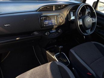 Toyota Yaris 1.5 VVT-h Y20 Bi-tone Hatchback 5dr Petrol Hybrid E-CVT Euro 6 (