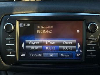 Toyota Yaris 1.5 VVT-h Y20 Bi-tone Hatchback 5dr Petrol Hybrid E-CVT Euro 6 (