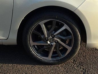 Toyota Yaris 1.5 VVT-h Y20 Bi-tone Hatchback 5dr Petrol Hybrid E-CVT Euro 6 (