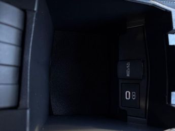 Toyota Corolla 1.8 VVT-h Excel Hatchback 5dr Petrol Hybrid CVT Euro 6 (s/s) (14