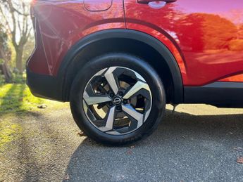 Nissan Qashqai 1.3 DIG-T MHEV N-Connecta XTRON Euro 6 (s/s) 5dr