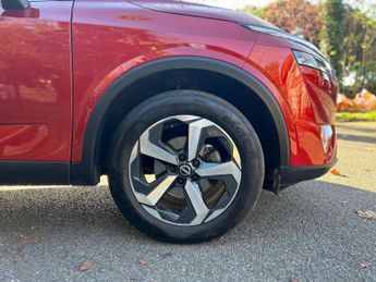 Nissan Qashqai 1.3 DIG-T MHEV N-Connecta XTRON Euro 6 (s/s) 5dr