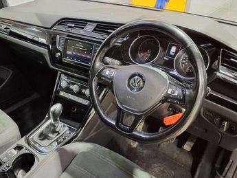 Volkswagen Touran 2.0 TDI BlueMotion Tech SEL DSG Euro 6 (s/s) 5dr
