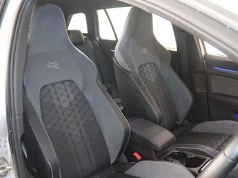 Volkswagen Golf 1.5 eTSI MHEV R-Line DSG Euro 6 (s/s) 5dr