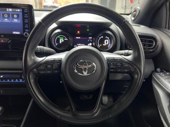Toyota Yaris 1.5 VVT-h Dynamic E-CVT Euro 6 (s/s) 5dr