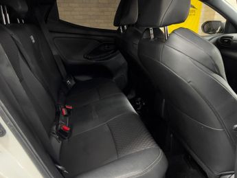 Toyota Yaris 1.5 VVT-h Dynamic E-CVT Euro 6 (s/s) 5dr