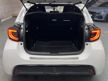 Toyota Yaris 1.5 VVT-h Dynamic E-CVT Euro 6 (s/s) 5dr