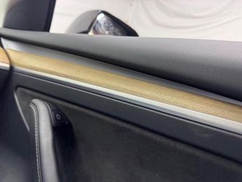 Tesla Model 3 (Dual Motor) Long Range Auto 4WDE 4dr