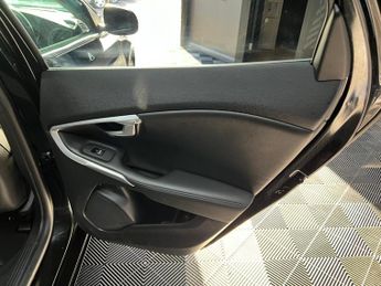 Volvo V40 2.0 D3 Inscription Edition Auto Euro 6 (s/s) 5dr