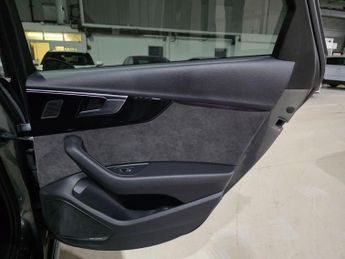 Audi A4 Avant 2.0 TFSI 35 Black Edition S Tronic Euro 6 (s/s) 5dr