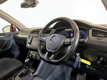 Volkswagen Tiguan 2.0 TDI BlueMotion Tech SEL DSG Euro 6 (s/s) 5dr