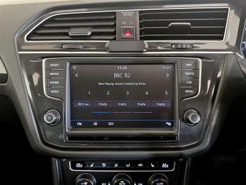 Volkswagen Tiguan 2.0 TDI BlueMotion Tech SEL DSG Euro 6 (s/s) 5dr