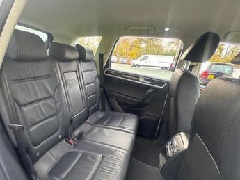 Volkswagen Touareg 3.0 TDI V6 BlueMotion Tech SE Tiptronic 4WD Euro 6 (s/s) 5dr