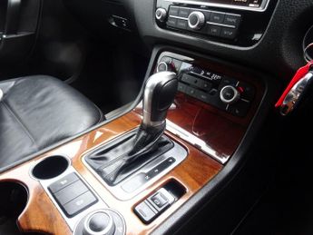 Volkswagen Touareg 3.0 TDI V6 BlueMotion Tech SE Tiptronic 4WD Euro 6 (s/s) 5dr