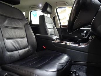 Volkswagen Touareg 3.0 TDI V6 BlueMotion Tech SE Tiptronic 4WD Euro 6 (s/s) 5dr