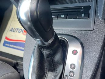 Volkswagen Touran 2.0 TDI SE DSG Euro 5 5dr