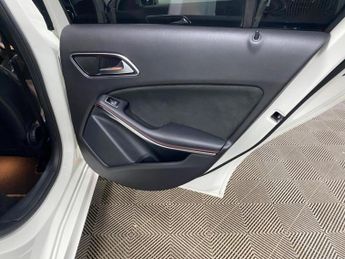 Mercedes-Benz A Class 1.5 A180d AMG Line (Premium) Hatchback 5dr Diesel 7G-DCT Euro 6 