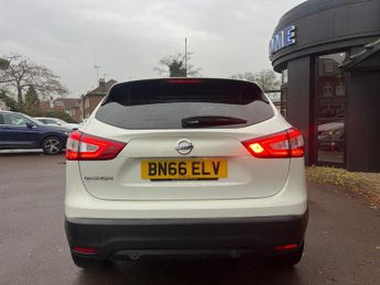 Nissan Qashqai 1.2 DIG-T N-Connecta XTRON 2WD Euro 6 (s/s) 5dr