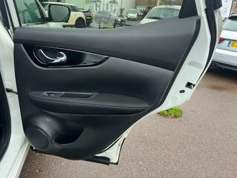 Nissan Qashqai 1.2 DIG-T N-Connecta XTRON 2WD Euro 6 (s/s) 5dr