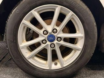Ford Focus 1.6 Zetec Powershift Euro 6 5dr