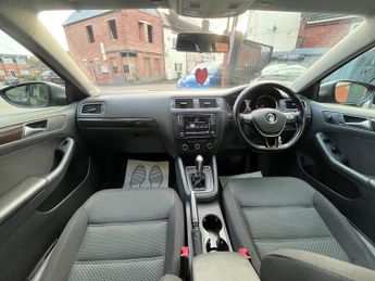 Volkswagen Jetta 2.0 TDI SE DSG Euro 6 (s/s) 4dr