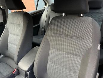 Volkswagen Jetta 2.0 TDI SE DSG Euro 6 (s/s) 4dr