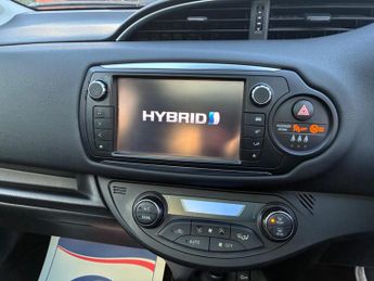 Toyota Yaris 1.5 VVT-h Excel E-CVT Euro 6 5dr (15in Alloy)