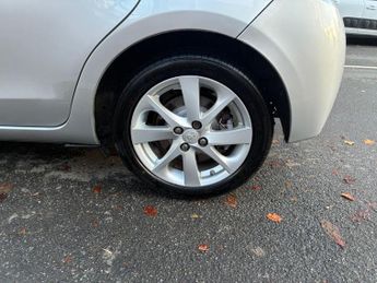 Toyota Yaris 1.5 VVT-h Excel E-CVT Euro 6 5dr (15in Alloy)