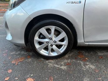 Toyota Yaris 1.5 VVT-h Excel E-CVT Euro 6 5dr (15in Alloy)