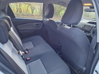 Toyota Yaris 1.5 VVT-h Icon Tech E-CVT Euro 6 (s/s) 5dr