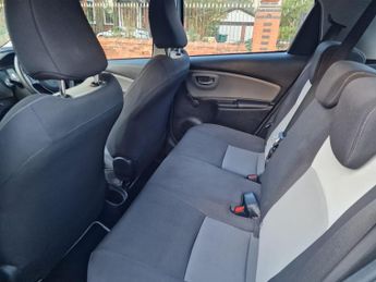 Toyota Yaris 1.5 VVT-h Icon Tech E-CVT Euro 6 (s/s) 5dr