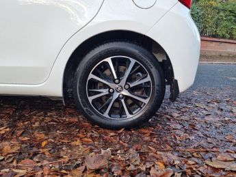 Toyota Yaris 1.5 VVT-h Icon Tech E-CVT Euro 6 (s/s) 5dr