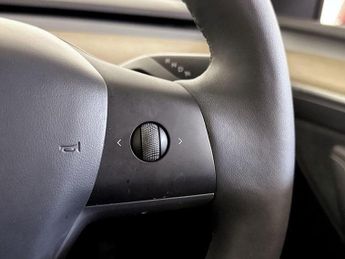 Tesla Model Y (Dual Motor) Long Range Auto 4WDE 5dr