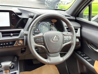 Lexus UX 2.0 250h F Sport Design SUV 5dr Petrol Hybrid E-CVT Euro 6 (s/s)