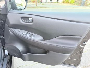 Nissan Leaf 39kWh Acenta Auto 5dr