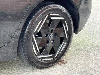 Nissan Leaf 39kWh Acenta Auto 5dr