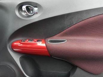 Nissan Juke 1.6 Tekna SUV 5dr Petrol CVT Euro 5 (117 ps)