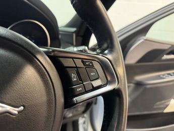 Jaguar XE 2.0d R-Sport Auto Euro 6 (s/s) 4dr