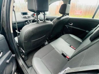 Renault Clio 1.6 VVT Dynamique TomTom Auto Euro 5 5dr