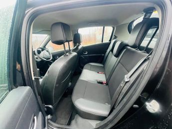 Renault Clio 1.6 VVT Dynamique TomTom Auto Euro 5 5dr