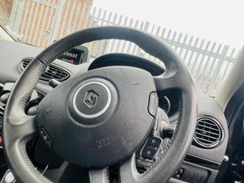 Renault Clio 1.6 VVT Dynamique TomTom Auto Euro 5 5dr