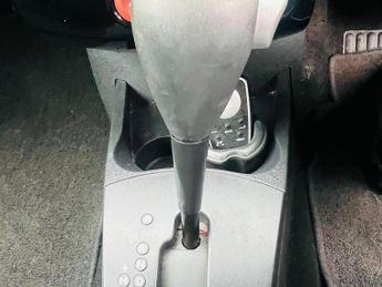 Renault Clio 1.6 VVT Dynamique TomTom Auto Euro 5 5dr