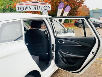 MG MG5 61.1kWh Excite Long Range Auto 5dr