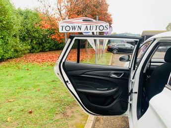 MG MG5 61.1kWh Excite Long Range Auto 5dr