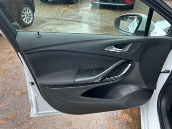 Vauxhall Astra 1.4i Turbo SRi Nav Auto Euro 6 (s/s) 5dr