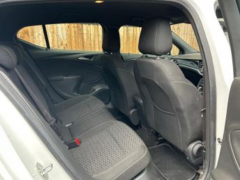 Vauxhall Astra 1.4i Turbo SRi Nav Auto Euro 6 (s/s) 5dr