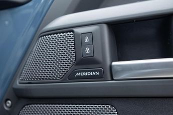 Land Rover Defender 110 3.0 D300 MHEV X-Dynamic HSE Auto 4WD Euro 6 (s/s) 5dr