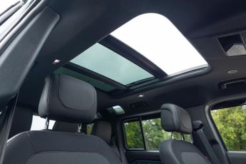 Land Rover Defender 110 3.0 D300 MHEV X-Dynamic HSE Auto 4WD Euro 6 (s/s) 5dr